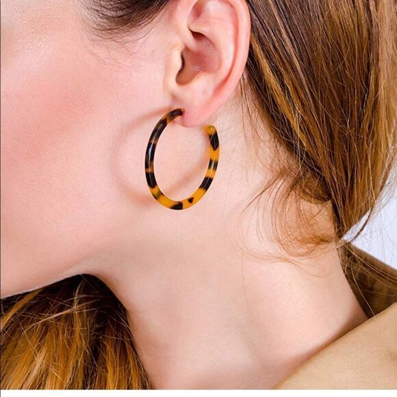 ✨ Tortoise Shell Resin Hoop Earrings✨ - Picture 1 of 6